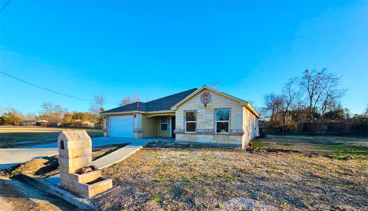 106 Country Club DR, Marlin, TX 76661