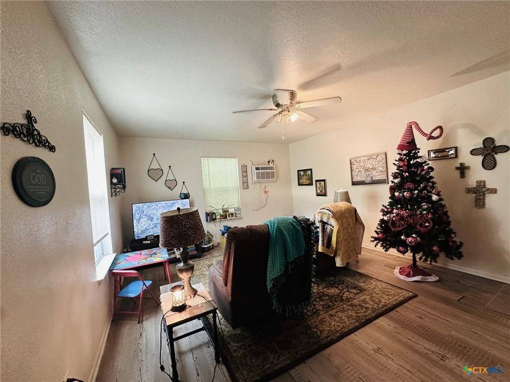 Gatesville, TX 76528,1907 E Main ST