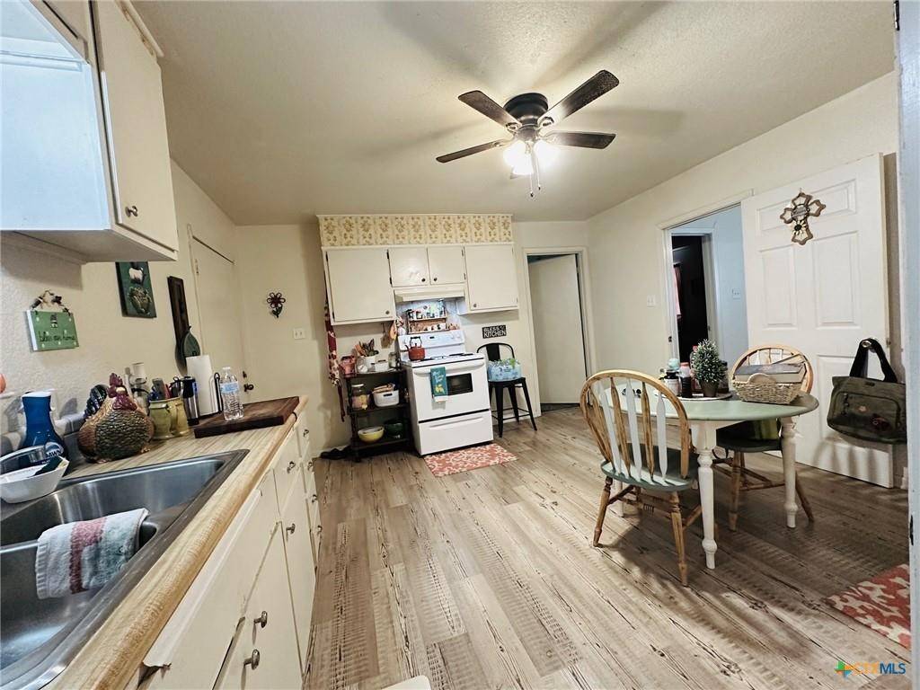 Gatesville, TX 76528,1907 E Main ST
