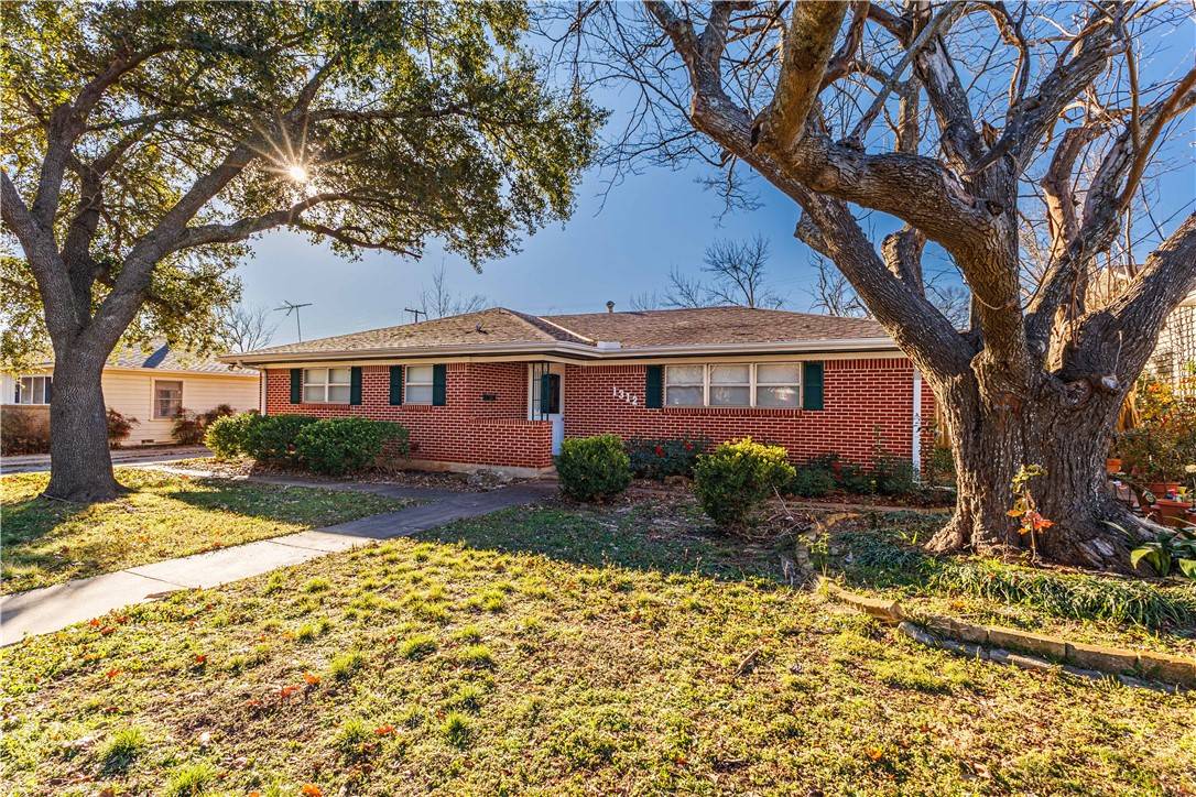 Mcgregor, TX 76657,1312 W 3rd ST