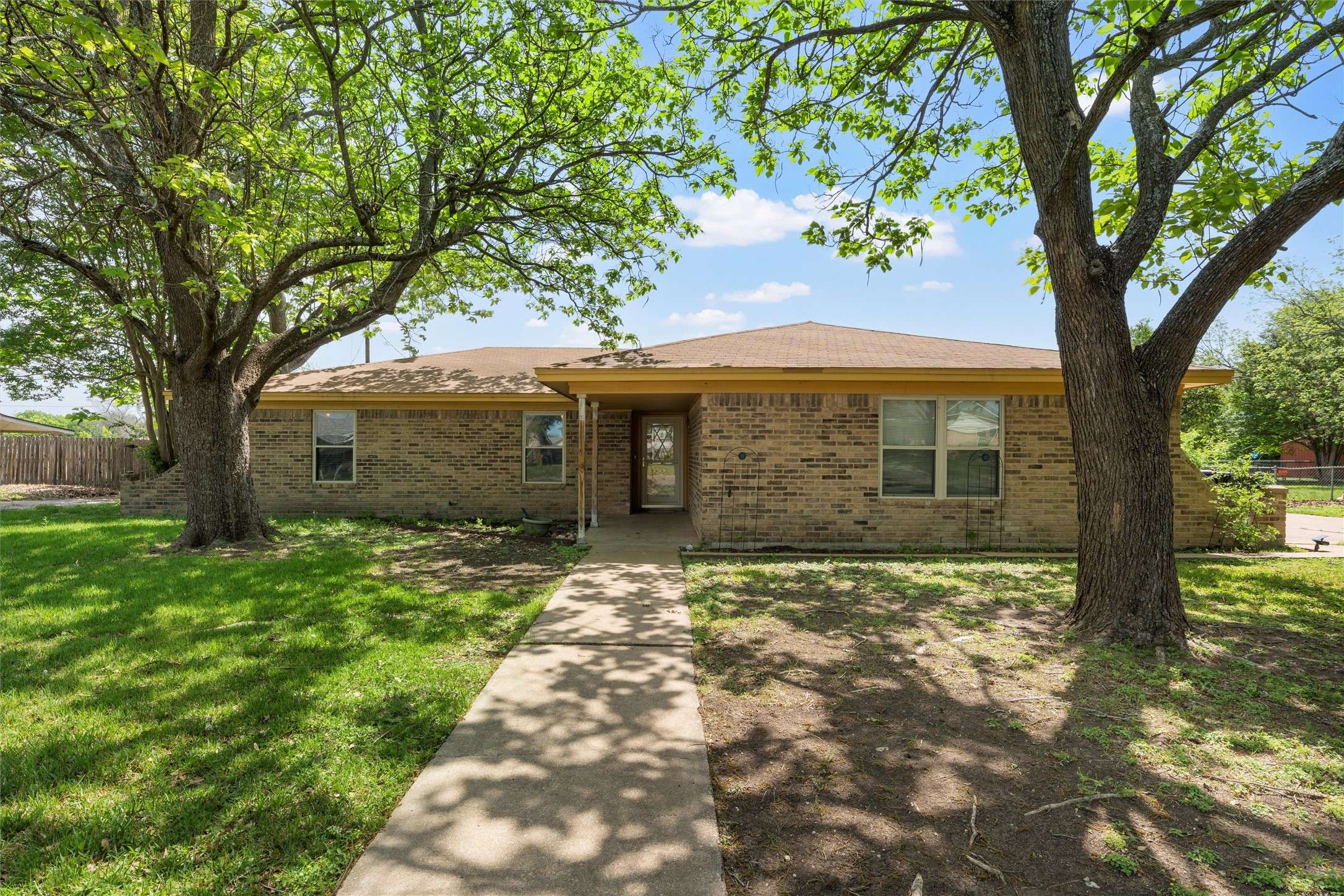Lorena, TX 76655,111 Thompson CIR