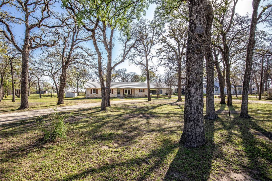 182 Briar LN, Chilton, TX 76632