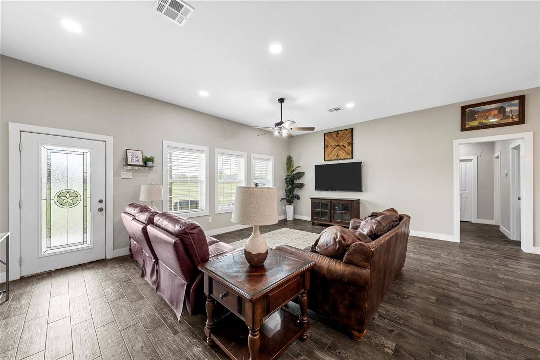 Lorena, TX 76655,917 Farney RD