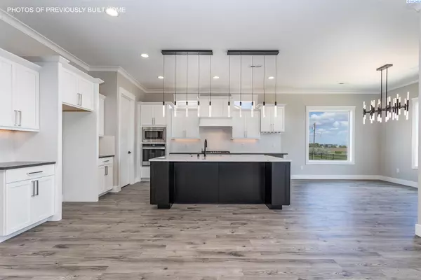 5833 W 28th Ave, Kennewick, WA 99338