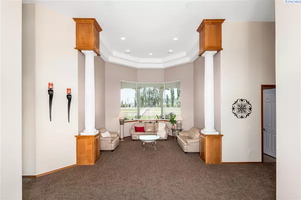 Kennewick, WA 99337,34816 S Hawks Tree