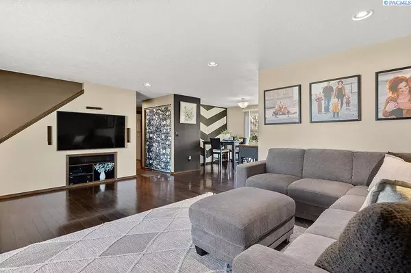 Kennewick, WA 99336,517 W 10th Ave