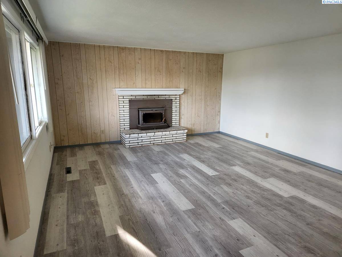 Pullman, WA 99163,220 NW Timothy Street