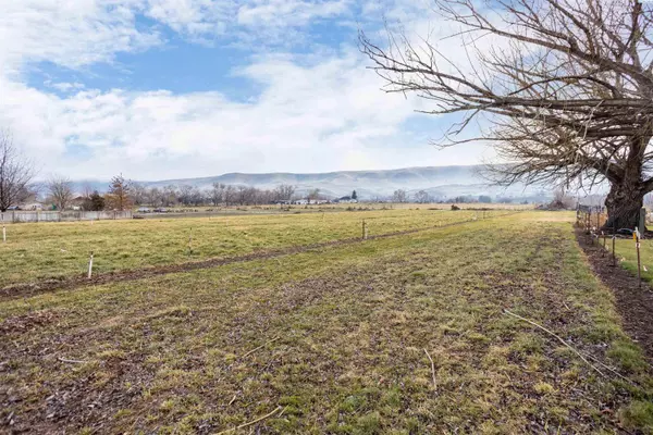 Prosser, WA 99350,157203 W North River Road