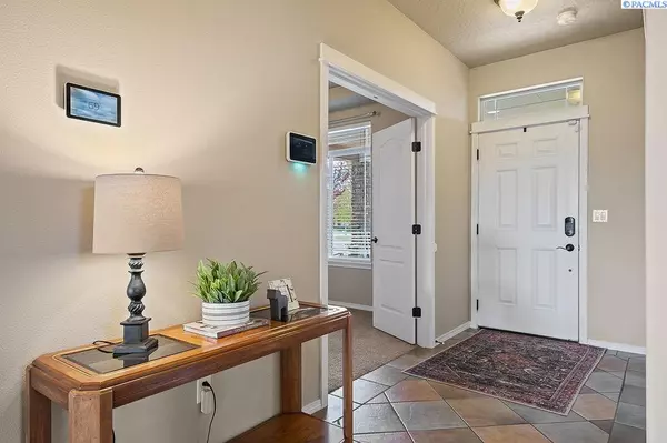 Richland, WA 99354-2167,2906 Redrock Ridge Loop