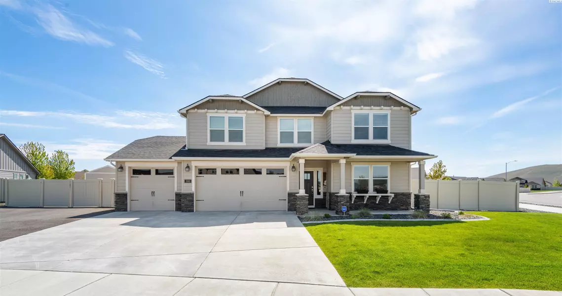 990 Amber Ct, West Richland, WA 99353