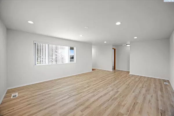 Pasco, WA 99301,211 S Hugo