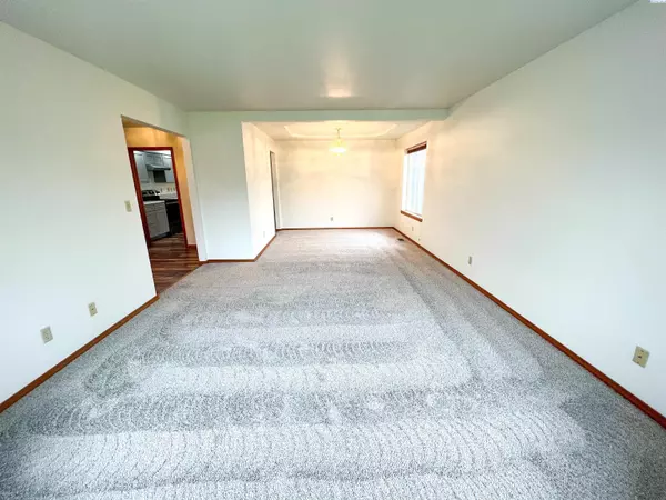 Kennewick, WA 99337-4144,1040 W 15th Pl