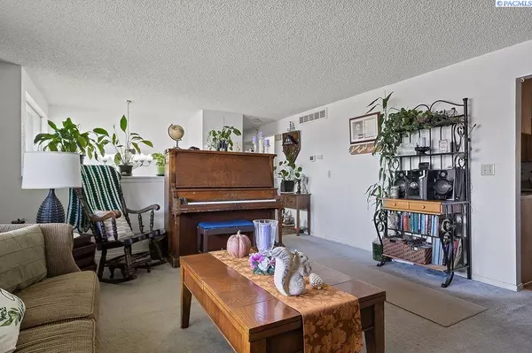 Kennewick, WA 99337,801 W 14th Place