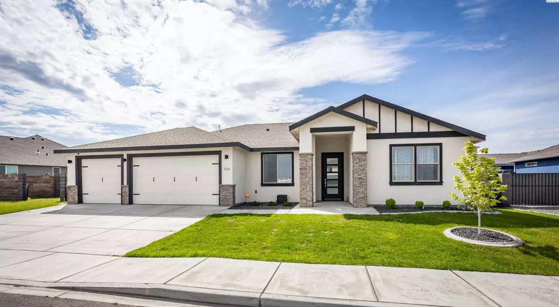 523 Athens Dr, West Richland, WA 99353