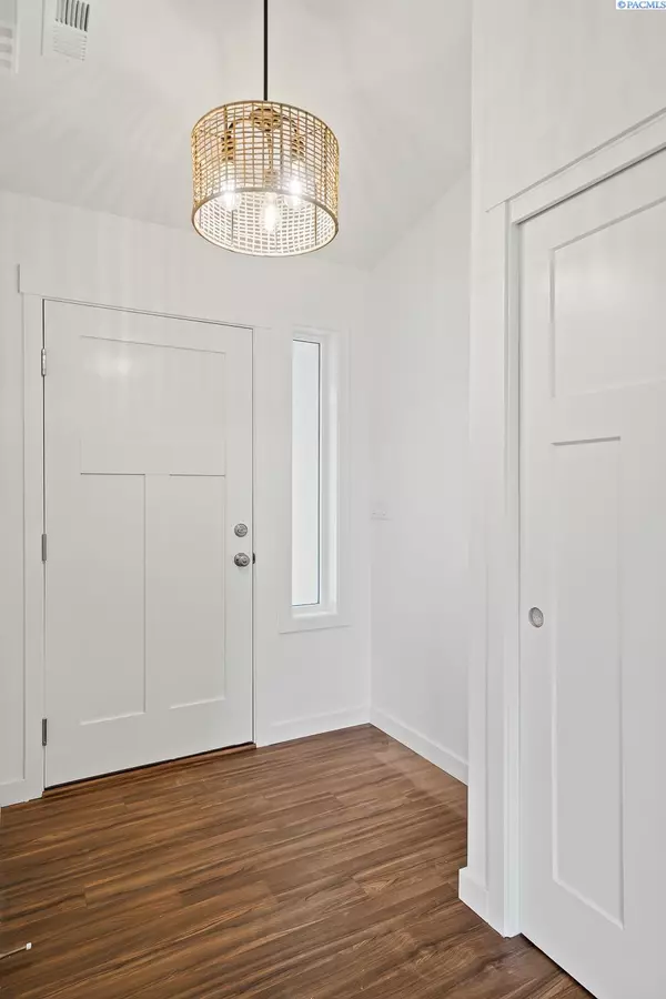 Kennewick, WA 99338,5653 W 32nd Ave