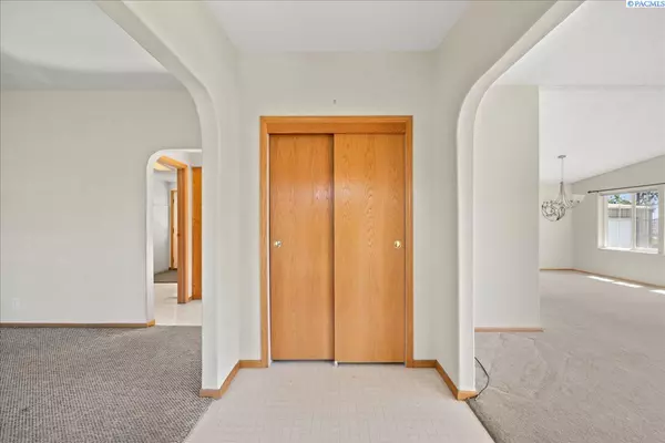 Kennewick, WA 99337,3313 S Auburn St