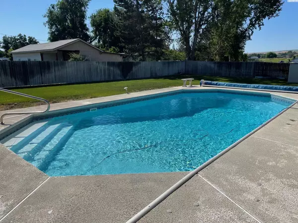 Kennewick, WA 99337,904 & 916 E 27th Ave.