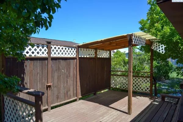 Kennewick, WA 99336,7901 W Clearwater Avenue #145