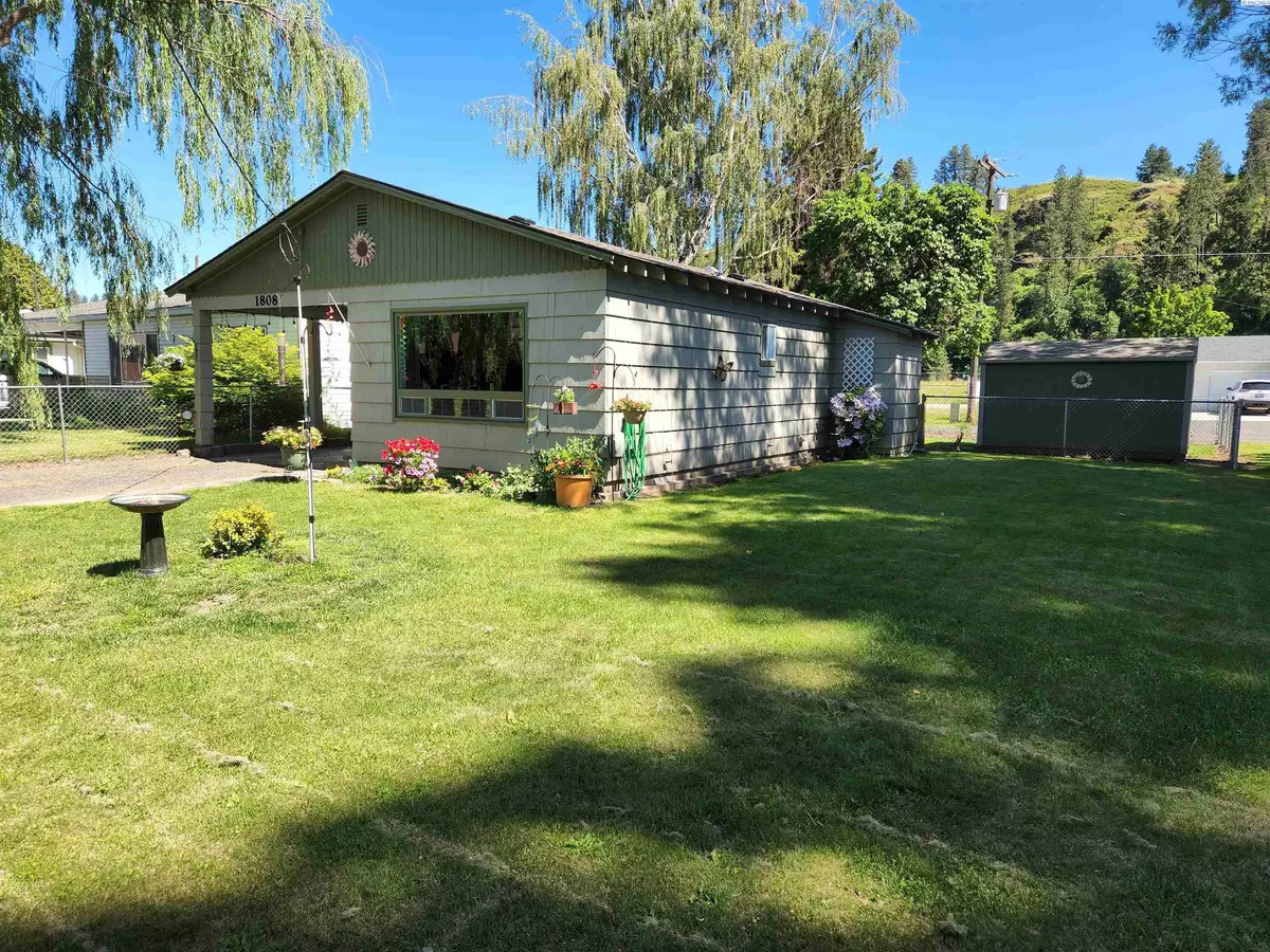 Colfax, WA 99111-0000,1808 N Cedar