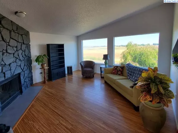 Burbank, WA 99323-9612,452 E Humorist Rd