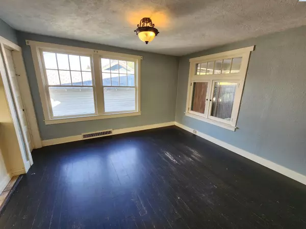 Colfax, WA 99111,406 S Mill St