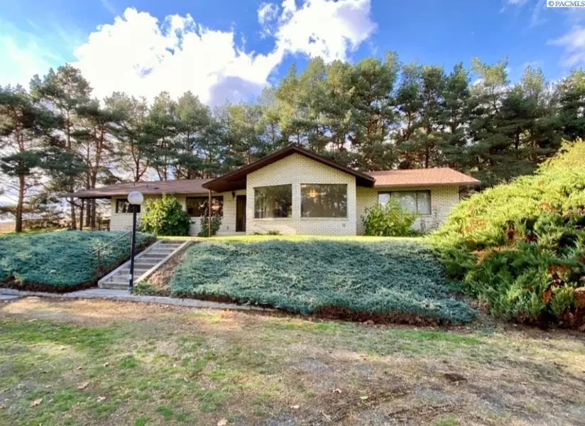 6272 Sand Rd, Pullman, WA 99163