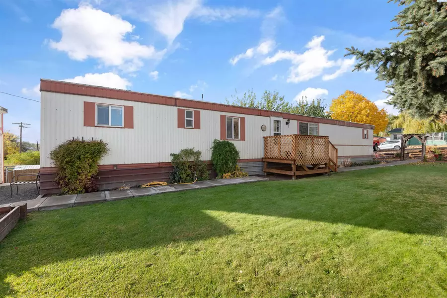 122 N 4th Ave, Connell, WA 99326