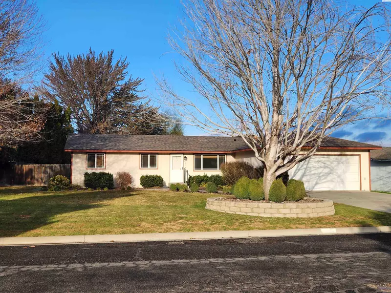 5447 Fern Loop, West Richland, WA 99353