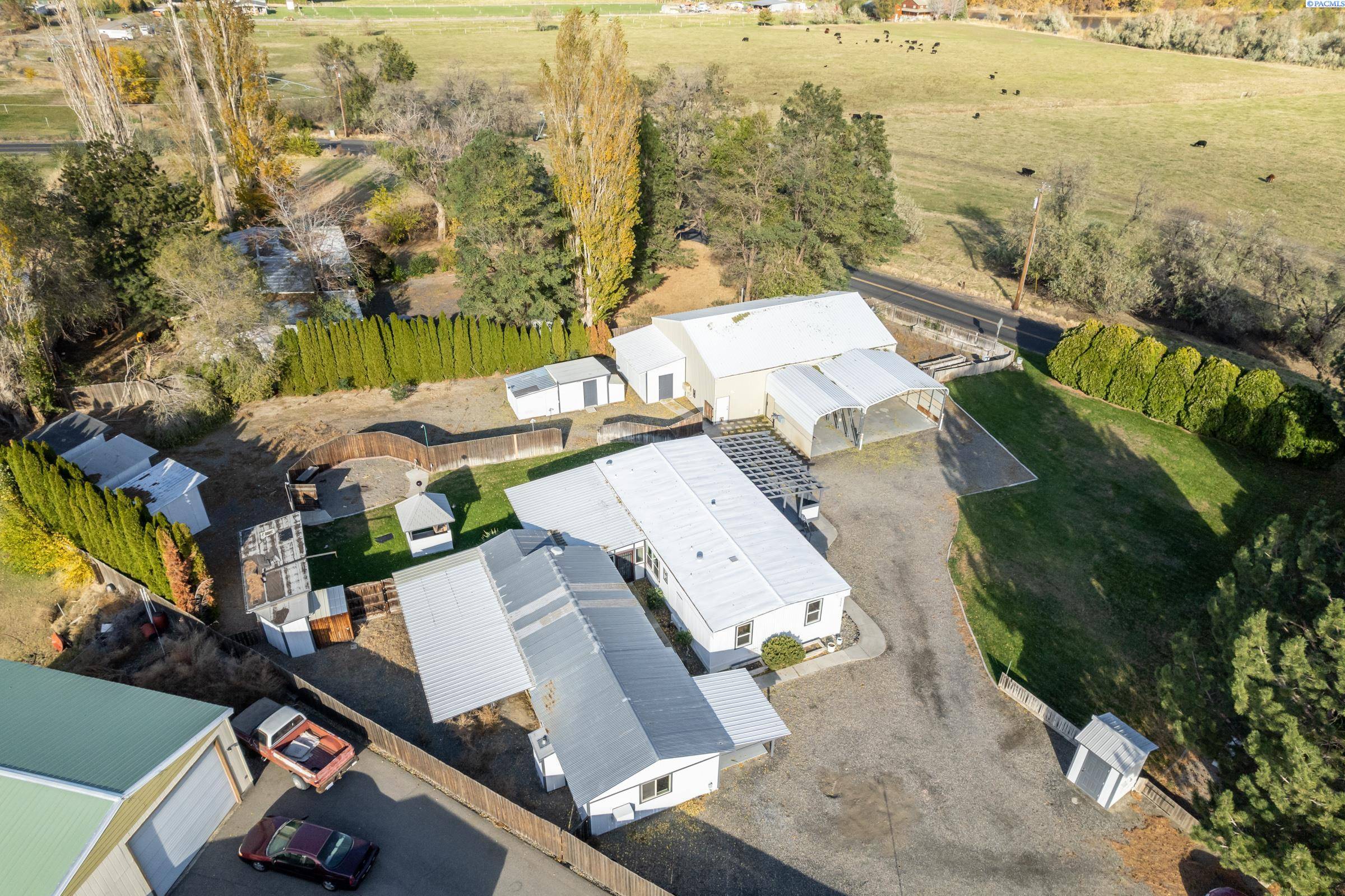 69608 N Harrison Lp, Benton City, WA 99320