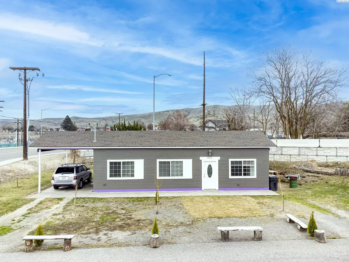 Prosser, WA 99350,1529 Sherman Ave
