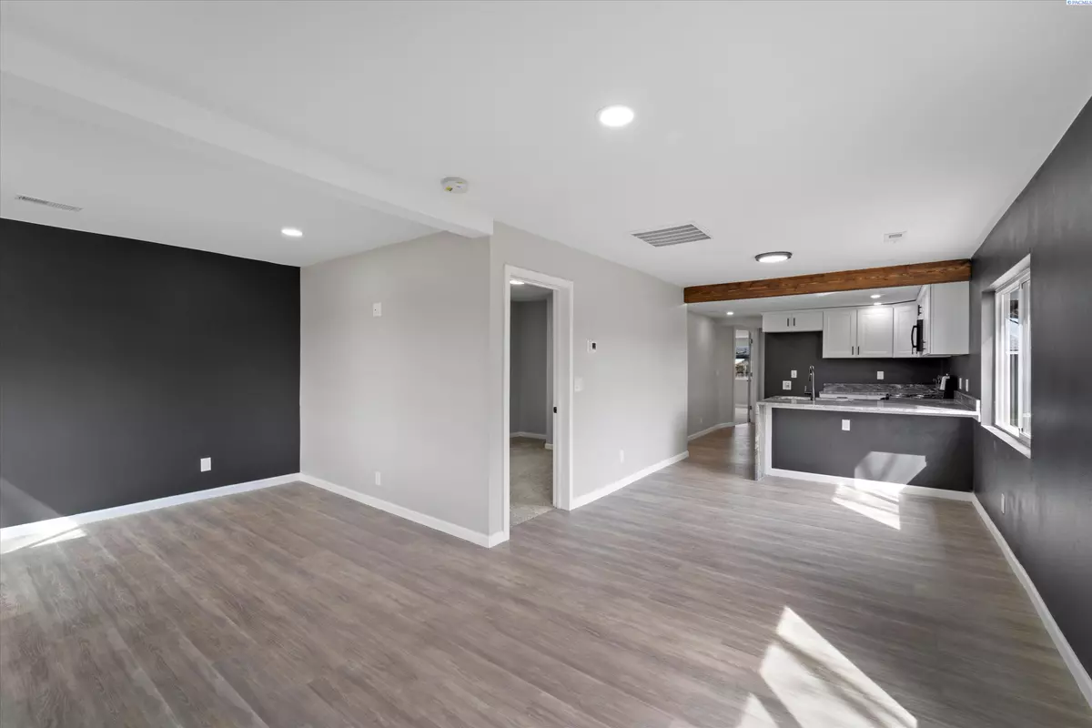 Toppenish, WA 98948,22 S I Street