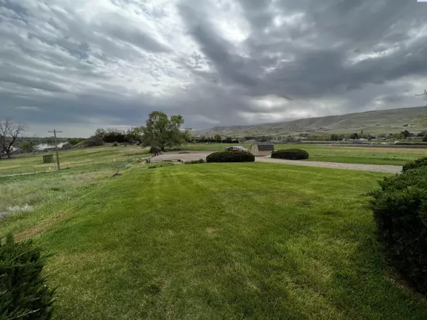 Prosser, WA 99350,165805 W Byron Road