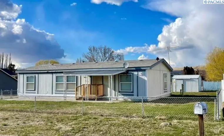 3702 W Snow Ln, Benton City, WA 99320