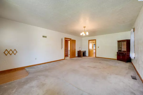 Colfax, WA 99111,107 E 9th St