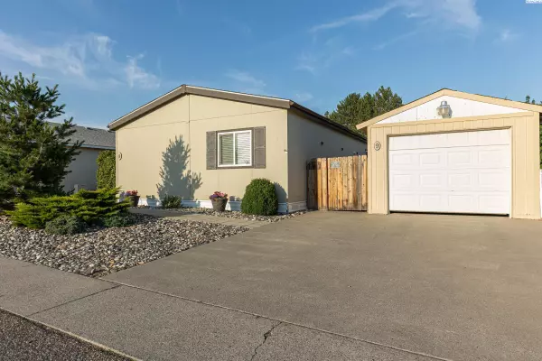 2105 N Steptoe, Kennewick, WA 99336