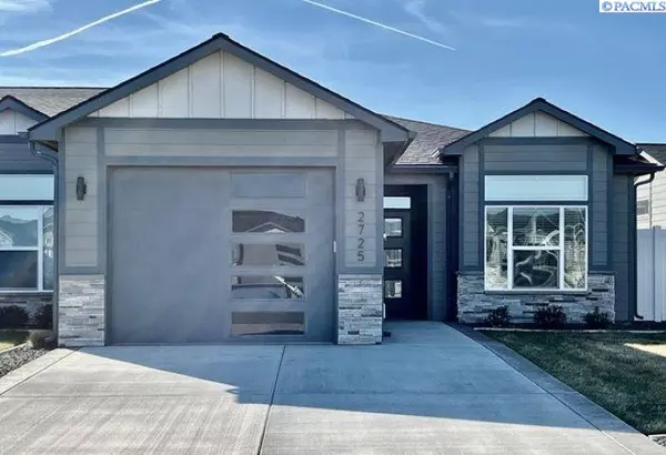 2725 Friesian Ct, West Richland, WA 99353