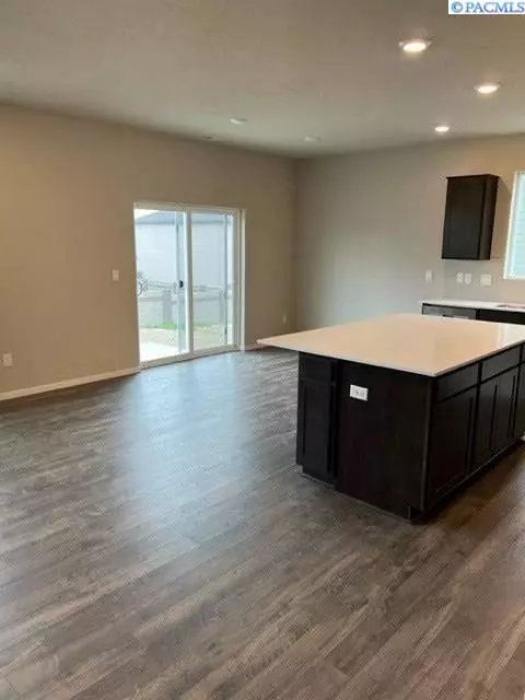 West Richland, WA 99353,7974 Ranchland Lane