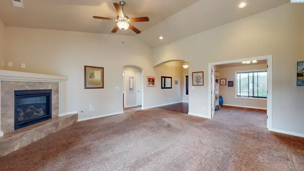 West Richland, WA 99353,6837 Marble Street