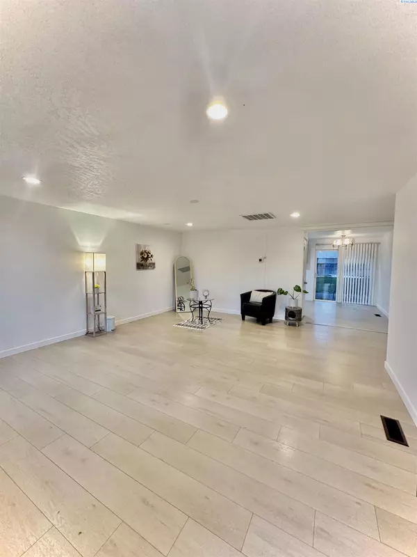 1911 S Beech St, Kennewick, WA 99337