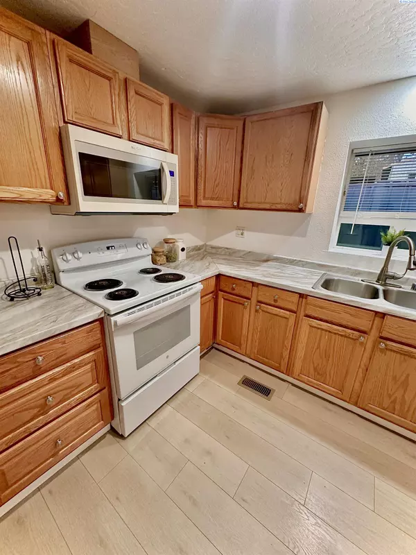 Kennewick, WA 99337,1911 S Beech St