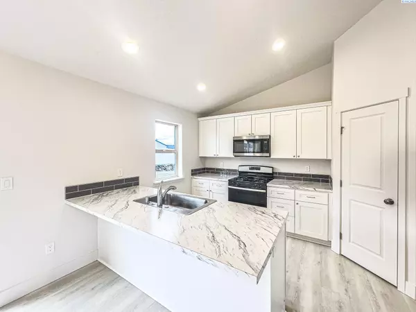 Grandview, WA 98930,803 Grapevine St