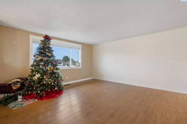 West Richland, WA 99353,4730 Chukar Dr.