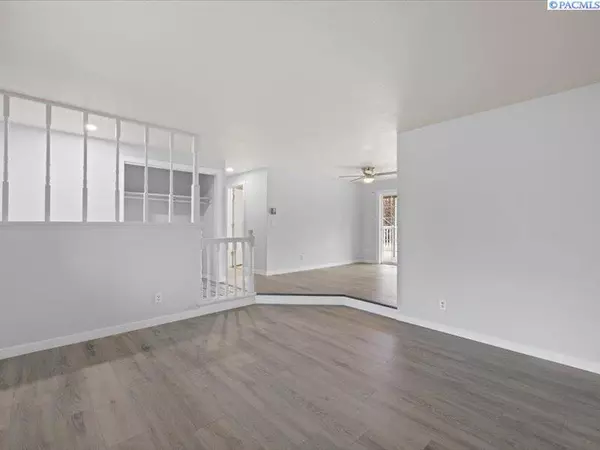 Benton City, WA 99320,1006 Angeline Blvd