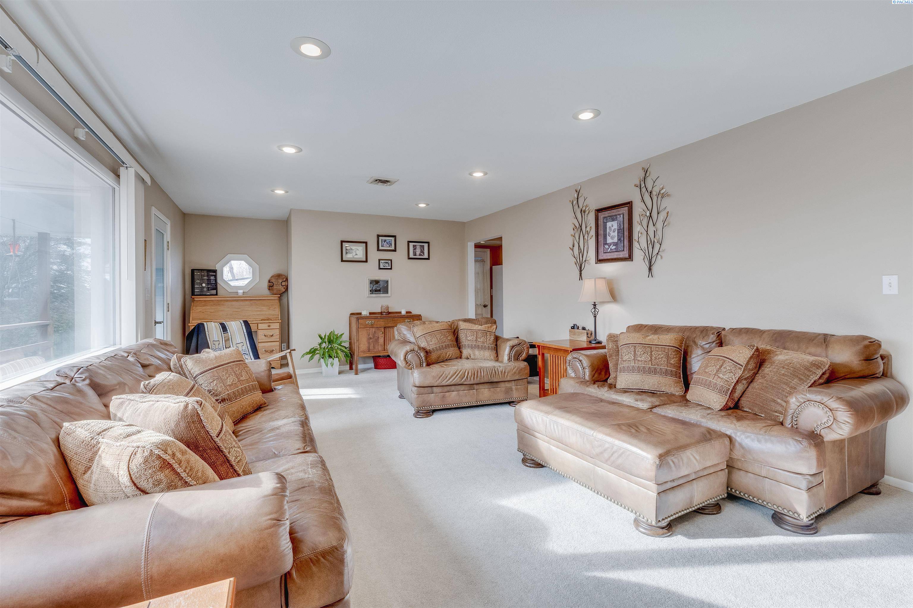 Pullman, WA 99163,300 SW Skyline Drive