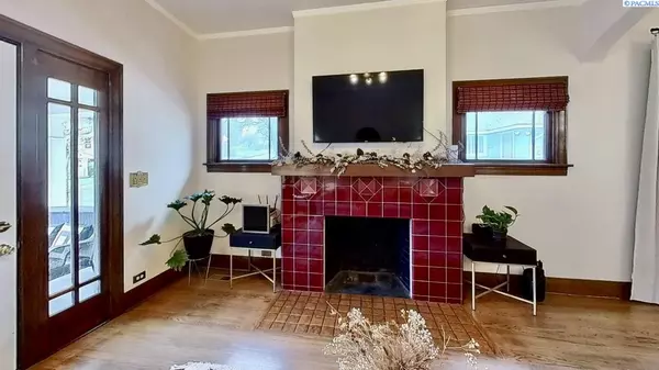 Colfax, WA 99111,804 S Main