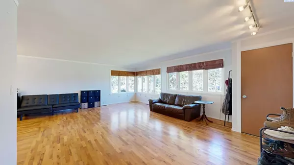 Pullman, WA 99163,733 SE Ridgeview Ct