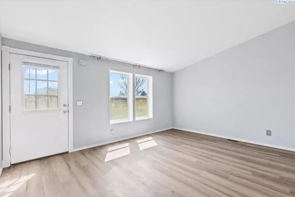 Yakima, WA 98908,15015 Douglas Drive