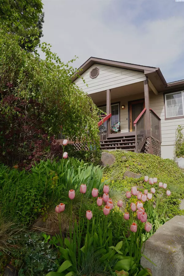 Pullman, WA 99163,1120 SE Thompson St