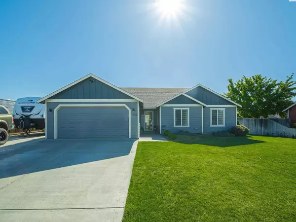 3002 S Highlands Blvd, West Richland, WA 99353