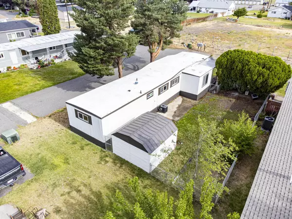 10 Crown Dr Pr, West Richland, WA 99353